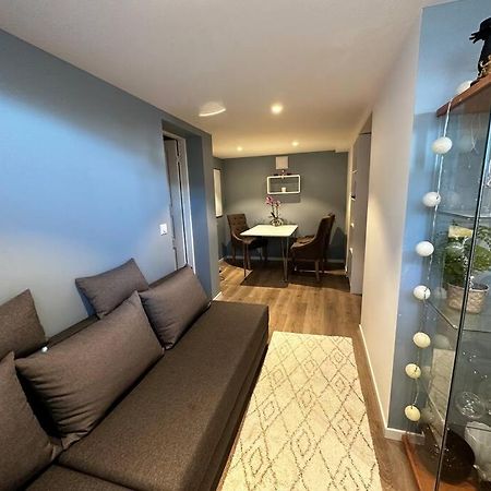 Basement Apartment With Parking 奥勒松 外观 照片