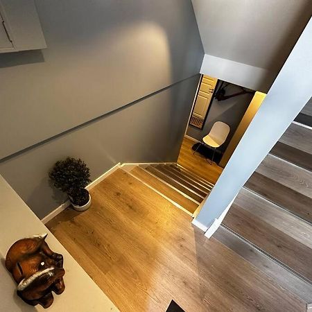 Basement Apartment With Parking 奥勒松 外观 照片