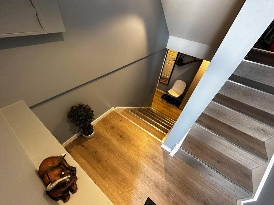 Basement Apartment With Parking 奥勒松 外观 照片